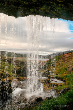 Spod wodospadu, Islandia