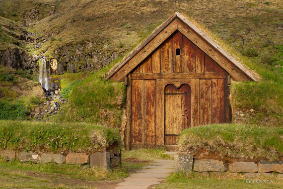 <span id="wp-image-11392" class="exif"><span class="aperture">Przysłona: ƒ/9 <span class="focal_length">Ogniskowa: 53mm <span class="iso">Czułość ISO: 200 <span class="shutter_speed">Czas naświetlania: 1/25s </span>