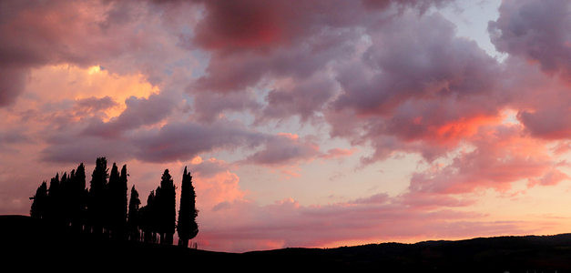 <span id="wp-image-14597" class="exif"><span class="aperture">Przysłona: ƒ/8 <span class="focal_length">Ogniskowa: 24mm <span class="iso">Czułość ISO: 400 <span class="shutter_speed">Czas naświetlania: 1/30s </span>