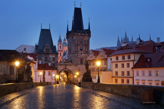 Most Karola przed świtem, Praga