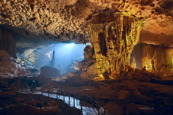 <span id="wp-image-23050" class="exif"><span class="aperture">Przysłona: ƒ/4 <span class="focal_length">Ogniskowa: 28mm <span class="iso">Czułość ISO: 3200 <span class="shutter_speed">Czas naświetlania: 1/20s </span>