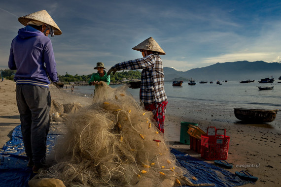 <span id="wp-image-23090" class="exif"><span class="aperture">Przysłona: ƒ/11 <span class="focal_length">Ogniskowa: 30mm <span class="iso">Czułość ISO: 400 <span class="shutter_speed">Czas naświetlania: 1/400s </span>