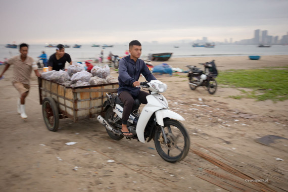 <span id="wp-image-24854" class="exif"><span class="aperture">Przysłona: ƒ/4 <span class="focal_length">Ogniskowa: 35mm <span class="iso">Czułość ISO: 1600 <span class="shutter_speed">Czas naświetlania: 1/80s </span>