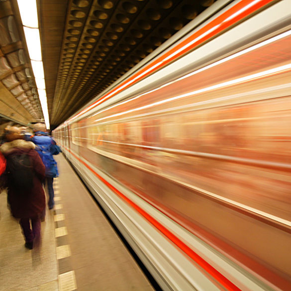 Metro, Praga, pęd, ruch, smugi