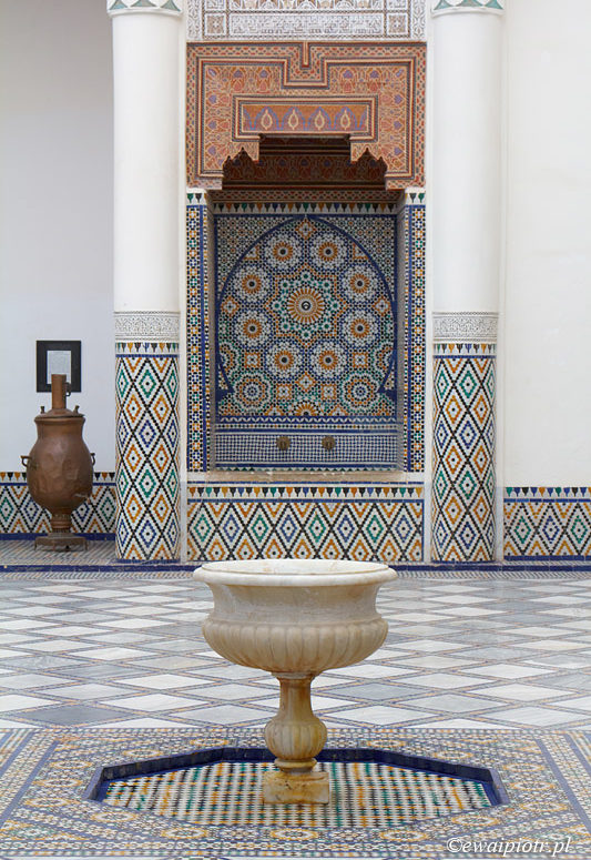 W muzealnych wnętrzach Marrakeszu
