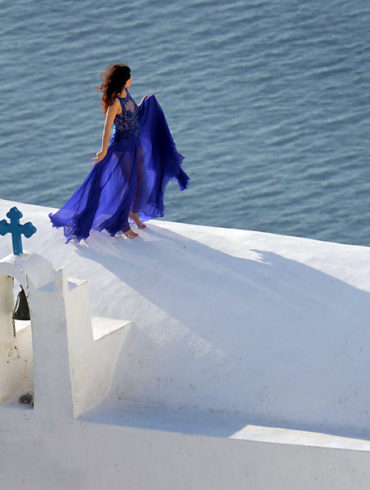 Santorini, sesja mody na dachu