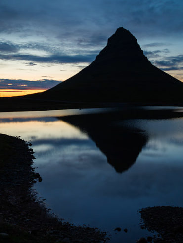 Kirkjufell i bezsenność nocy letniej