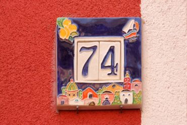 Siedemdziesiąt cztery