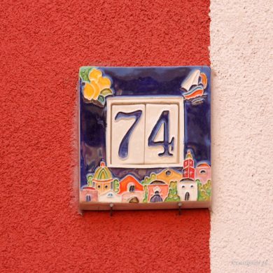 Siedemdziesiąt cztery