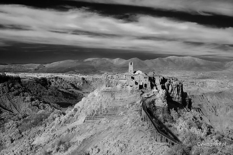 Bagnoregio w podczerwieni, Toskania