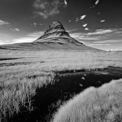 Kirkjufell w podczerwieni, Islandia