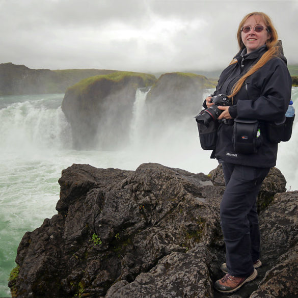 Ewa i wodospad Godafoss, Islandia