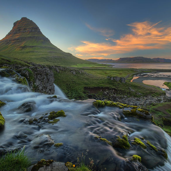 Kirkjufell o zachodzie, Islandia