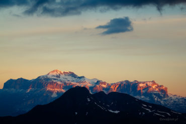 Świt na przełęczy, Dolomity