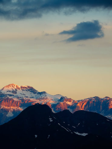 Świt na przełęczy, Dolomity