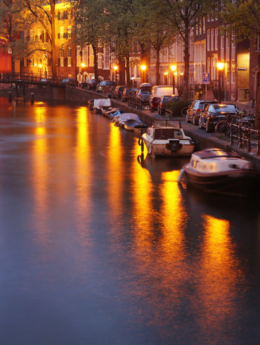 Wieczór nad kanałem, Amsterdam, Holandia