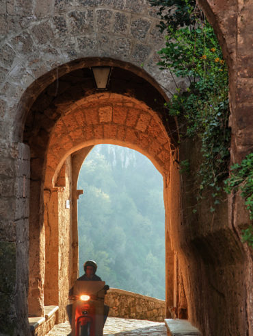Brama do Civita di Bagnoregio, Toskania