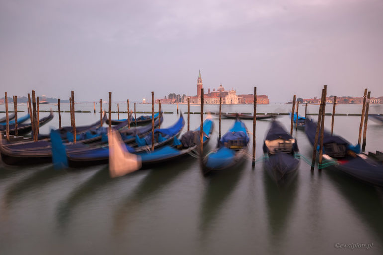 Wenecja długa ekspozycja, gondole