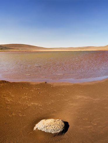 Kamień i jezioro, panorama zamiast