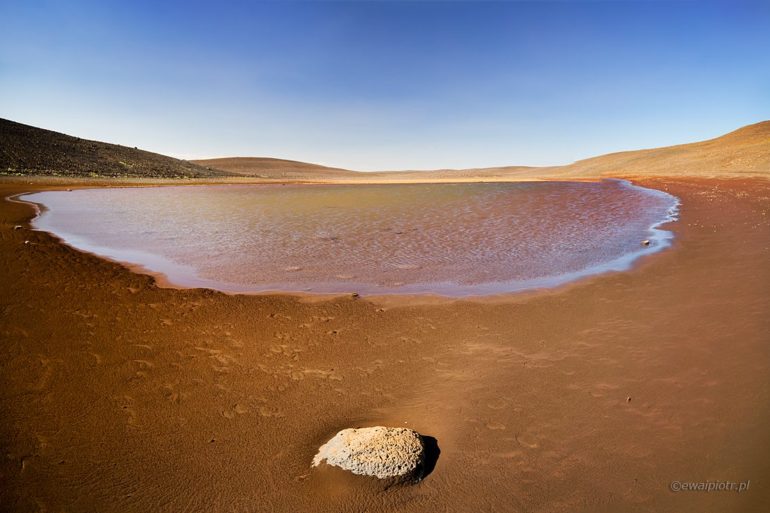Kamień i jezioro, panorama zamiast
