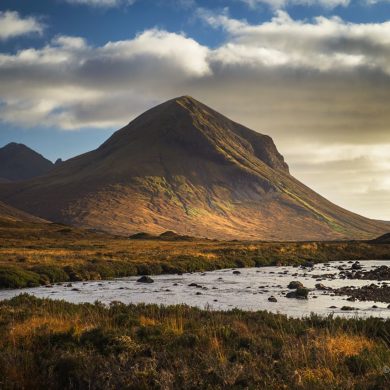 rzeka i góra, wyspa Skye, Sligachan, popołudnie