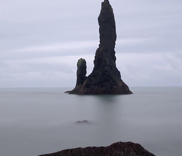 Reynisdrangar, Islandia, długa ekspozycja, Filtr polaryzacyjny używać czy nie używać