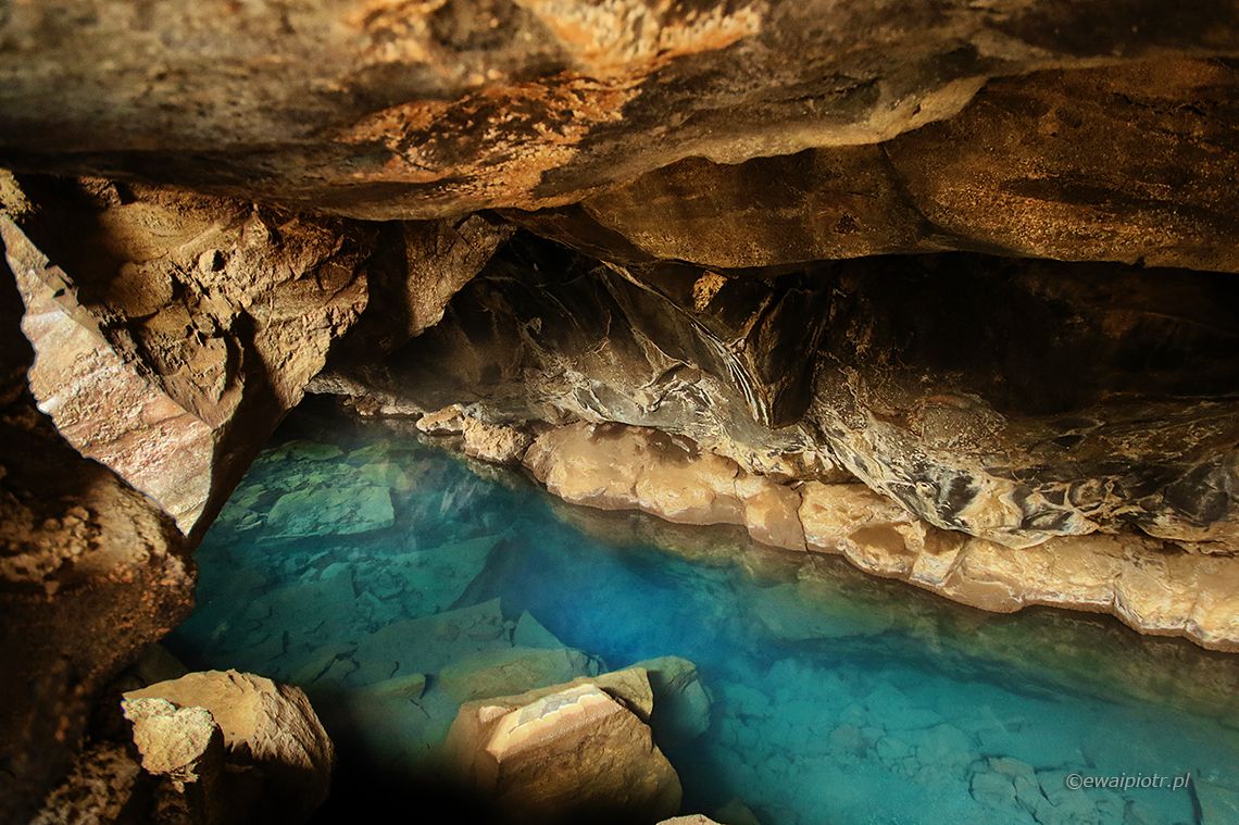 jaskinia z niebieską wodą, Islandia, fotowyprawa, Grotagja