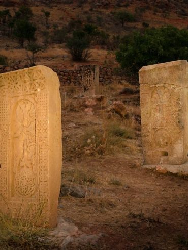 chaczkar, malowanie światłem, Noravank, fotowyprawa do Armenii