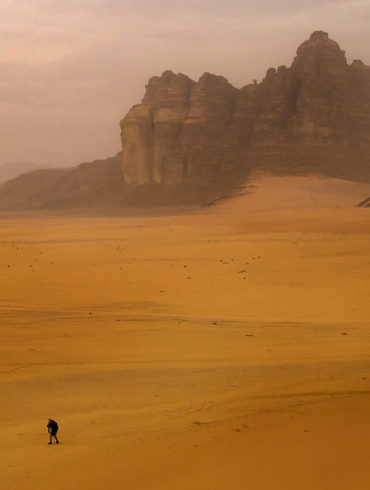 Burza piaskowa na pustyni Wadi Rum, Jordania