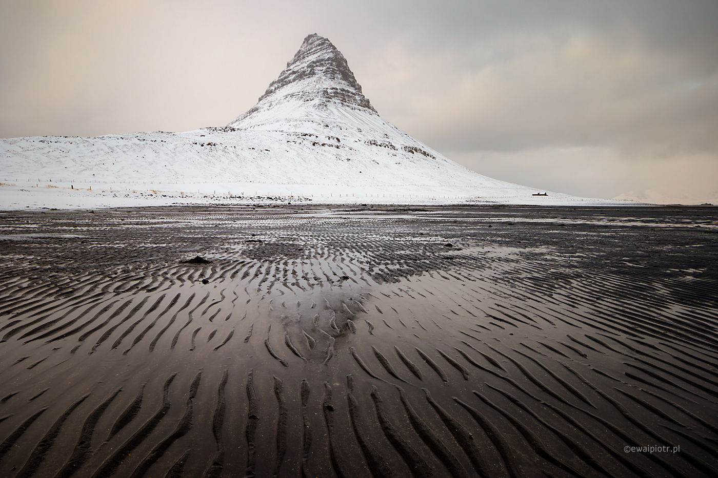 Zima pod Górą Kirkjufell, Islandia