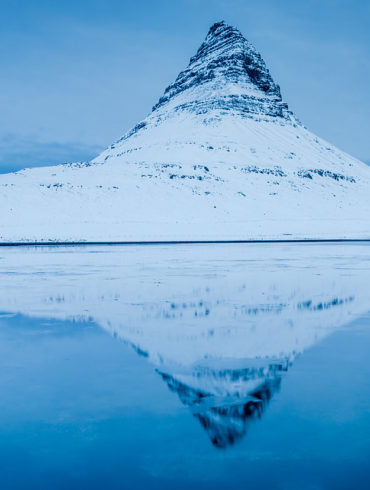 góra Kirkjufell zimą , Islandia, przypływy i odpływy