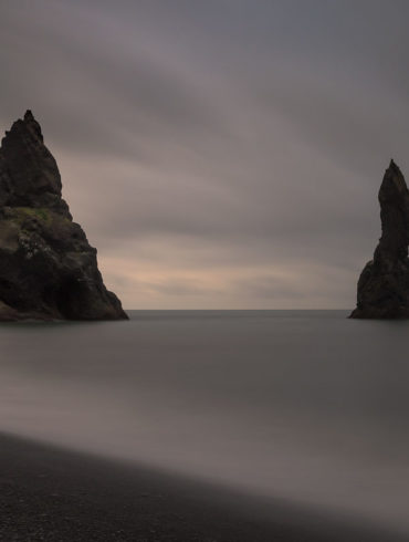 Pozorny spokój na Reynisfjara, Islandia, jak sfałszować EXIF