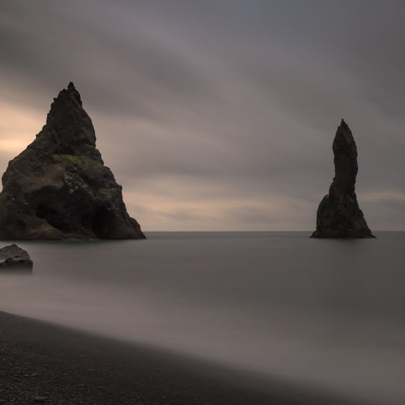 Pozorny spokój na Reynisfjara, Islandia, jak sfałszować EXIF