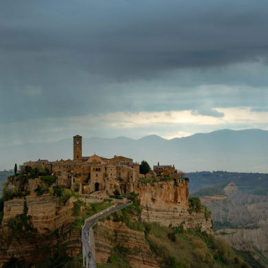 Civita di Bagnoregio w deszczu, Toskania, fotowyprawa