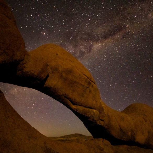 Łuk skalny pod Spitzkoppe, Namibia