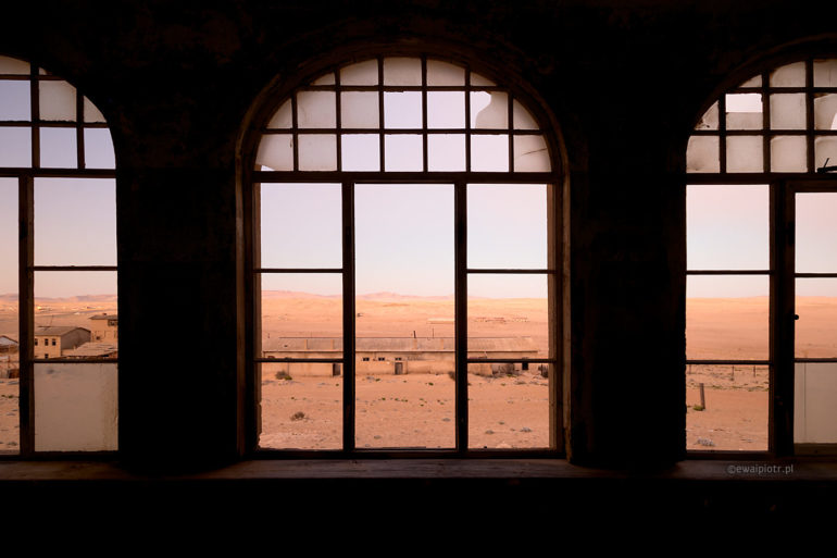 Okno na Kolmanskop, Namibia