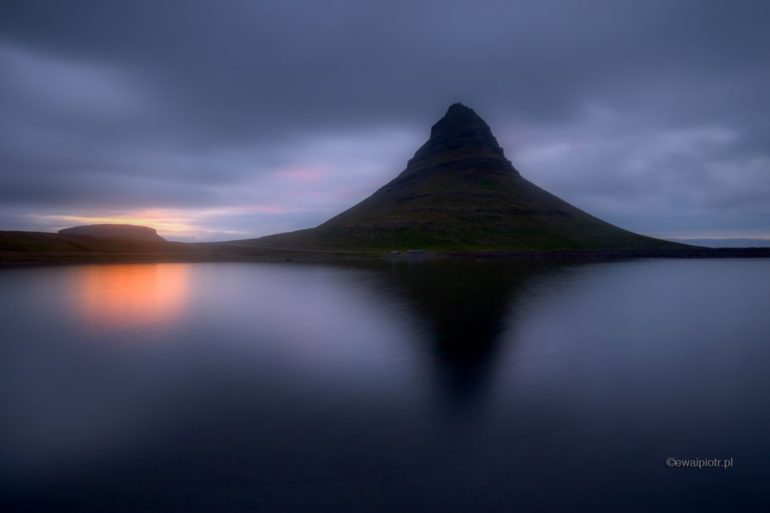 Midnight sun i Kirjulfell, Islandia