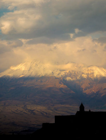 Klasztor Chor Wirap z widokiem na Ararat, Armenia
