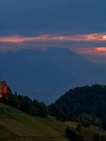 Kościół w Jamniku o wschodzie, Słowenia, fotowyprawa