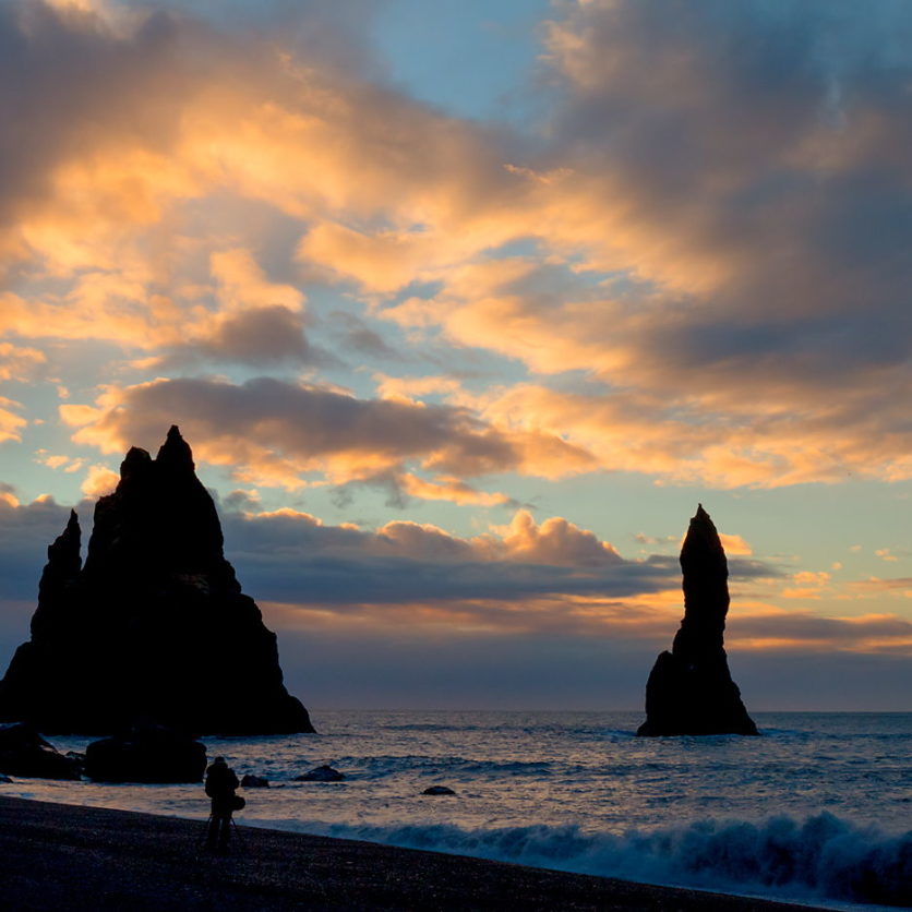 Wschód na plaży Reynisfjara, Islandia, wyprawa fotograficzna