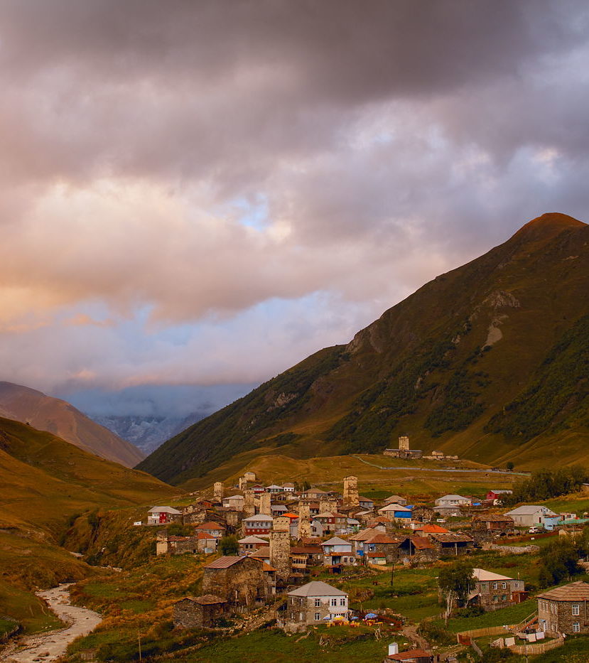 Wieczorne chmury nad Uszguli, Gruzja