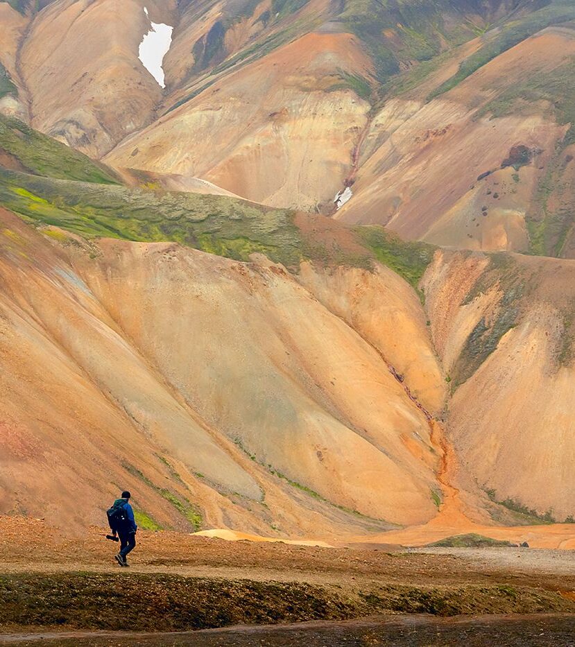 Spacer wśród kolorowych wzgórz Landmannalaugar, Islandia