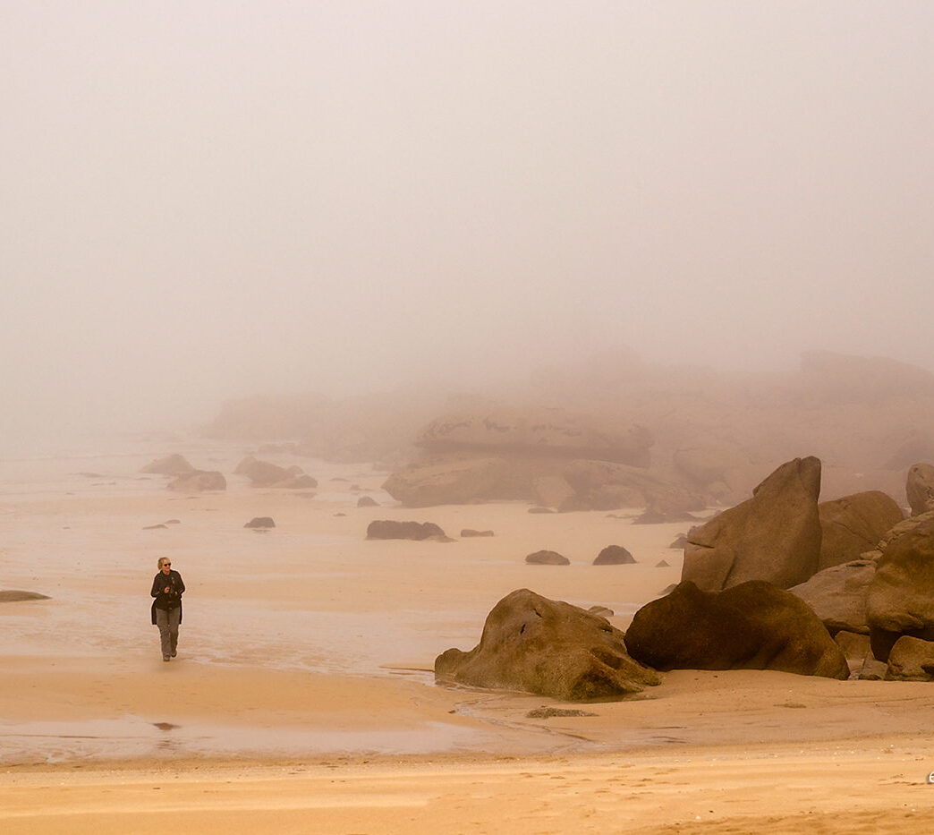 Wybrzeże we mgle, Bretania, fotowyprawa