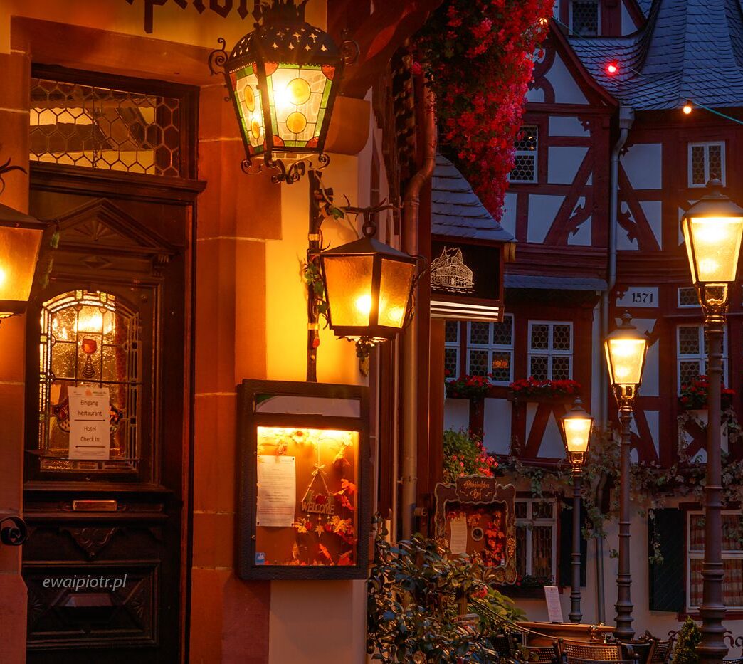 Wieczór w Bacharach, Złoto Renu, fotowyprawa, fotografia nocna, lampki