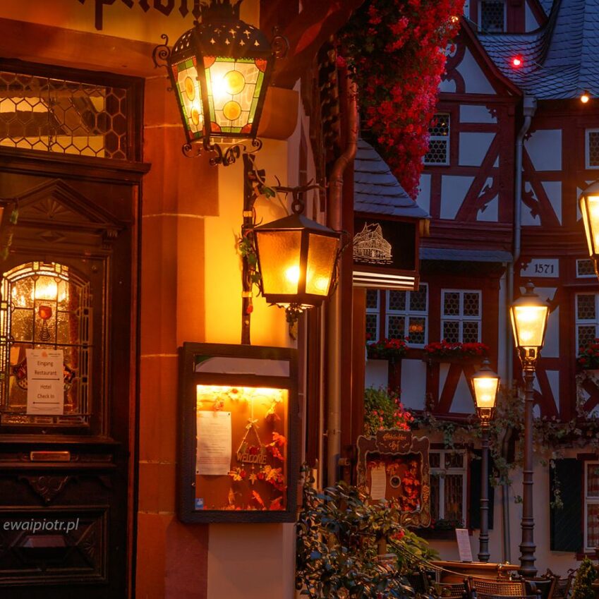 Wieczór w Bacharach, Złoto Renu, fotowyprawa, fotografia nocna, lampki