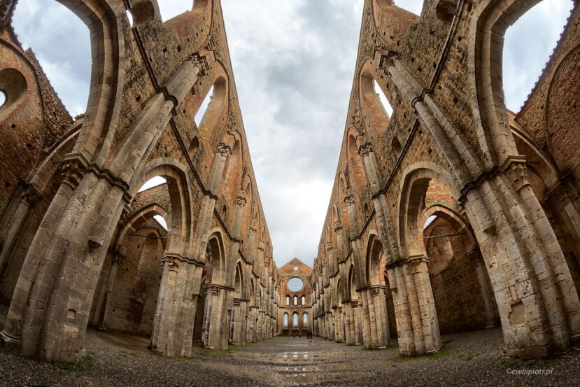 San Galgano rybim okiem, Toskania, HDR z 3 zdjęć