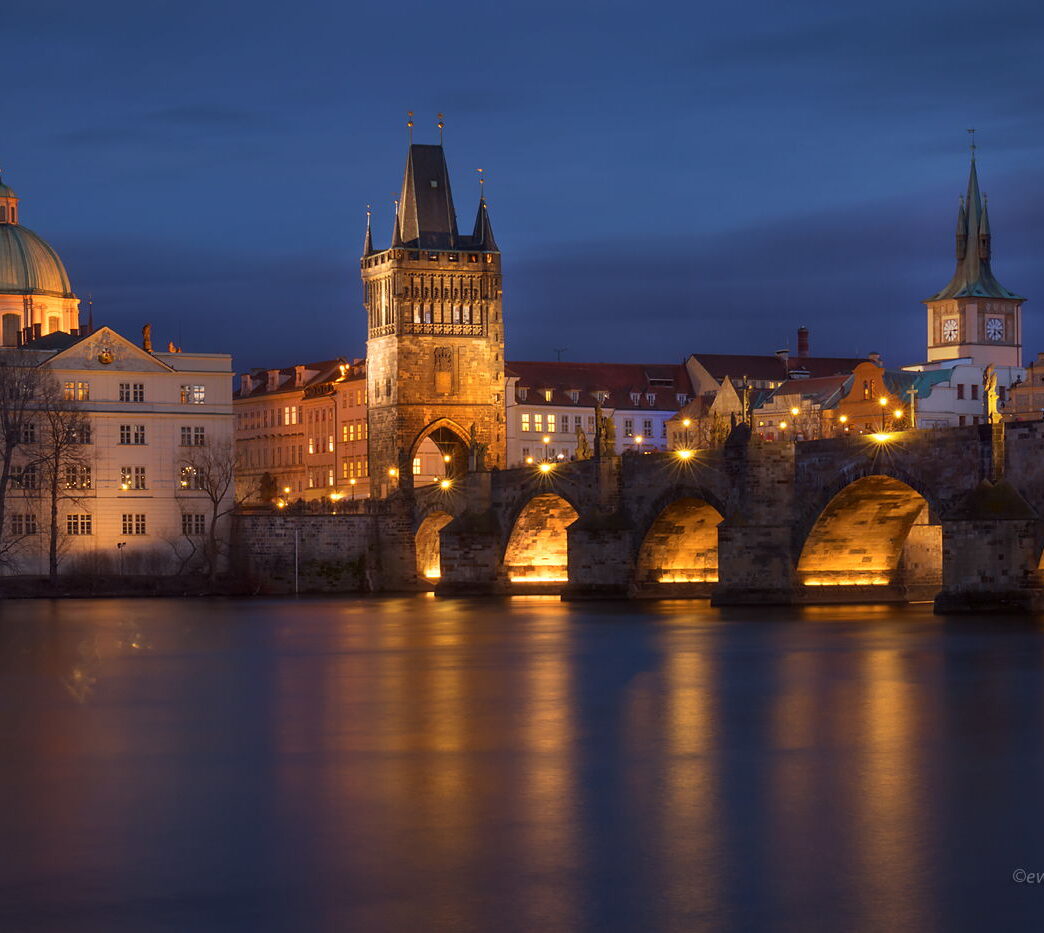 Praga wieczorową porą, Most Karola