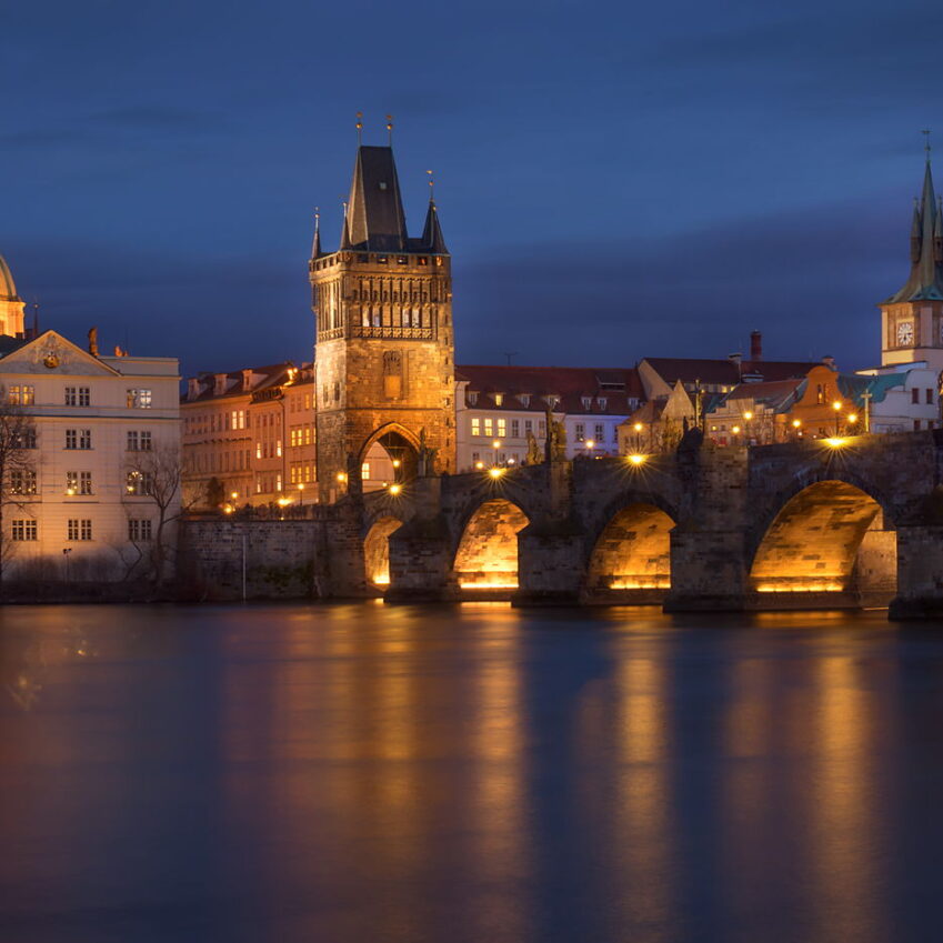 Praga wieczorową porą, Most Karola