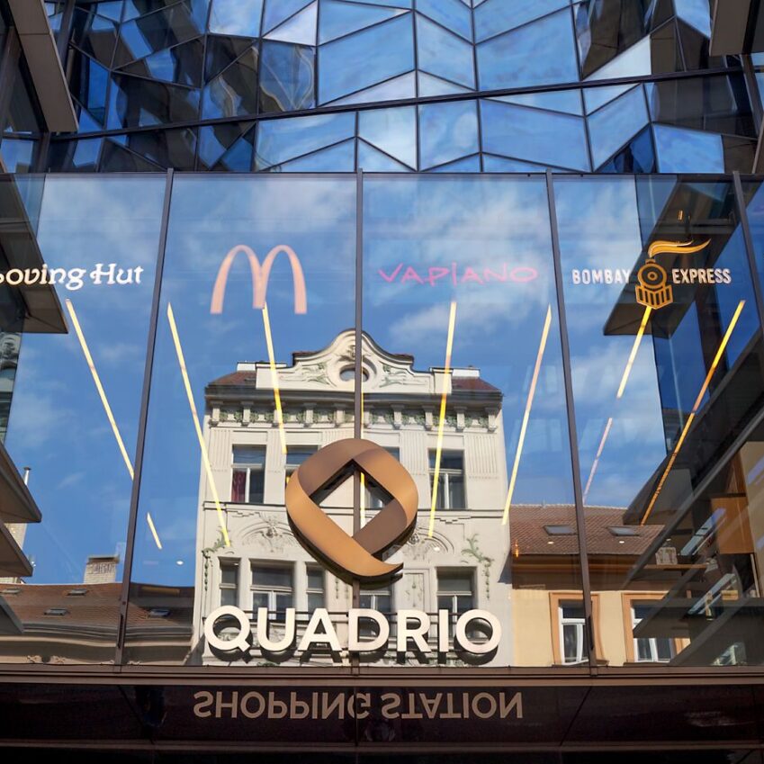 Zgiełk domu handlowego, Praga