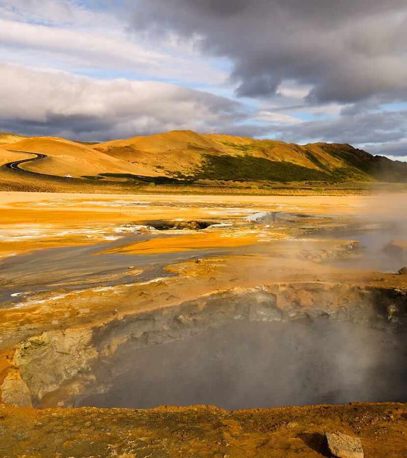 Dymy nad Hverir, Islandia